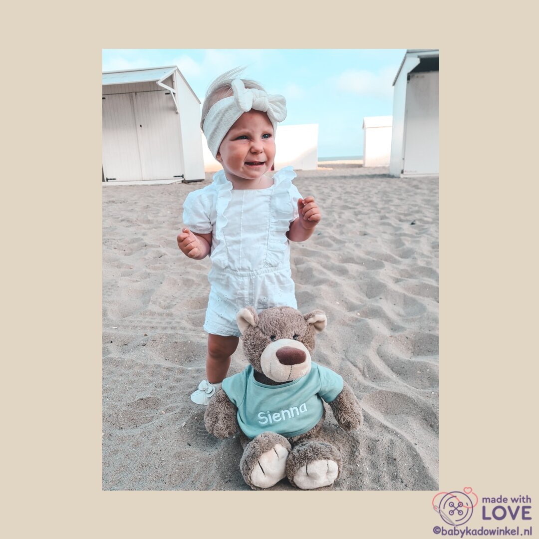 Knuffel Bear Bella met naam op shirtje