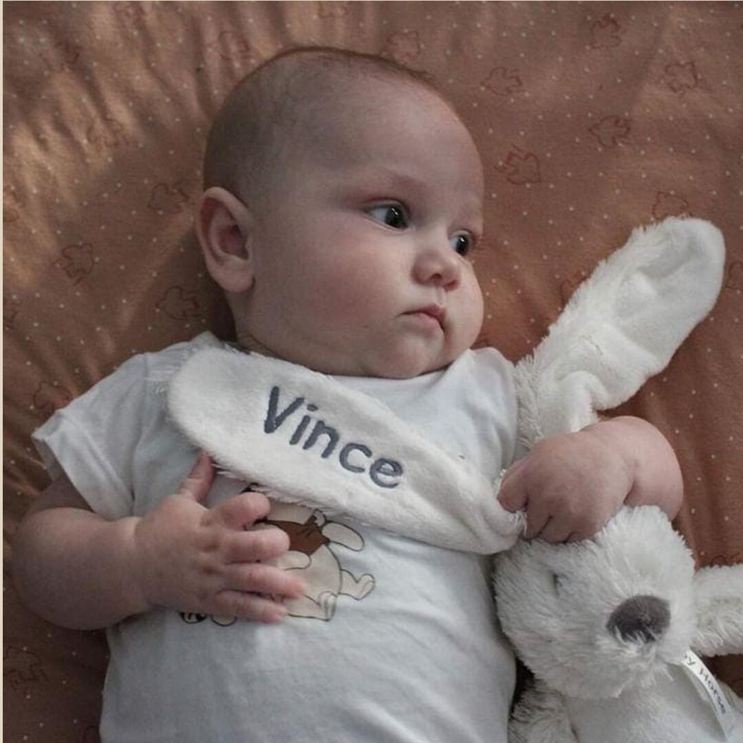 Knuffel Rabbit Richie Ivory met naam Vince