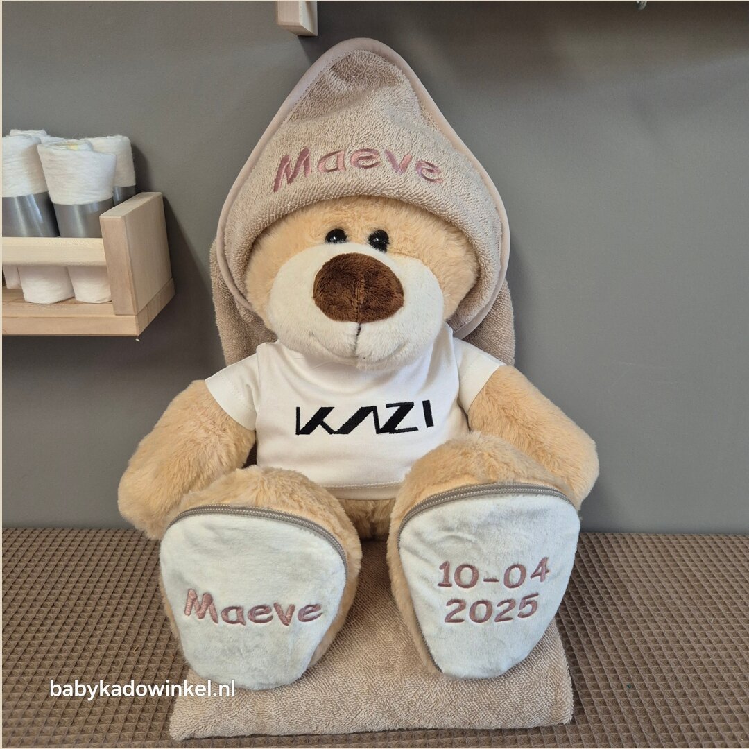 Knuffel Beer Boris met logo naam datum en badcape met naam