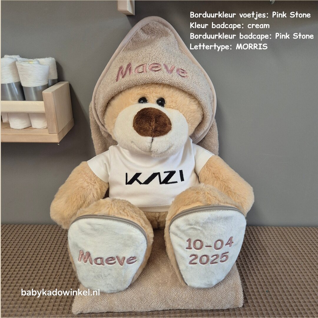 Knuffel Beer Boris met logo naam datum en badcape met naam