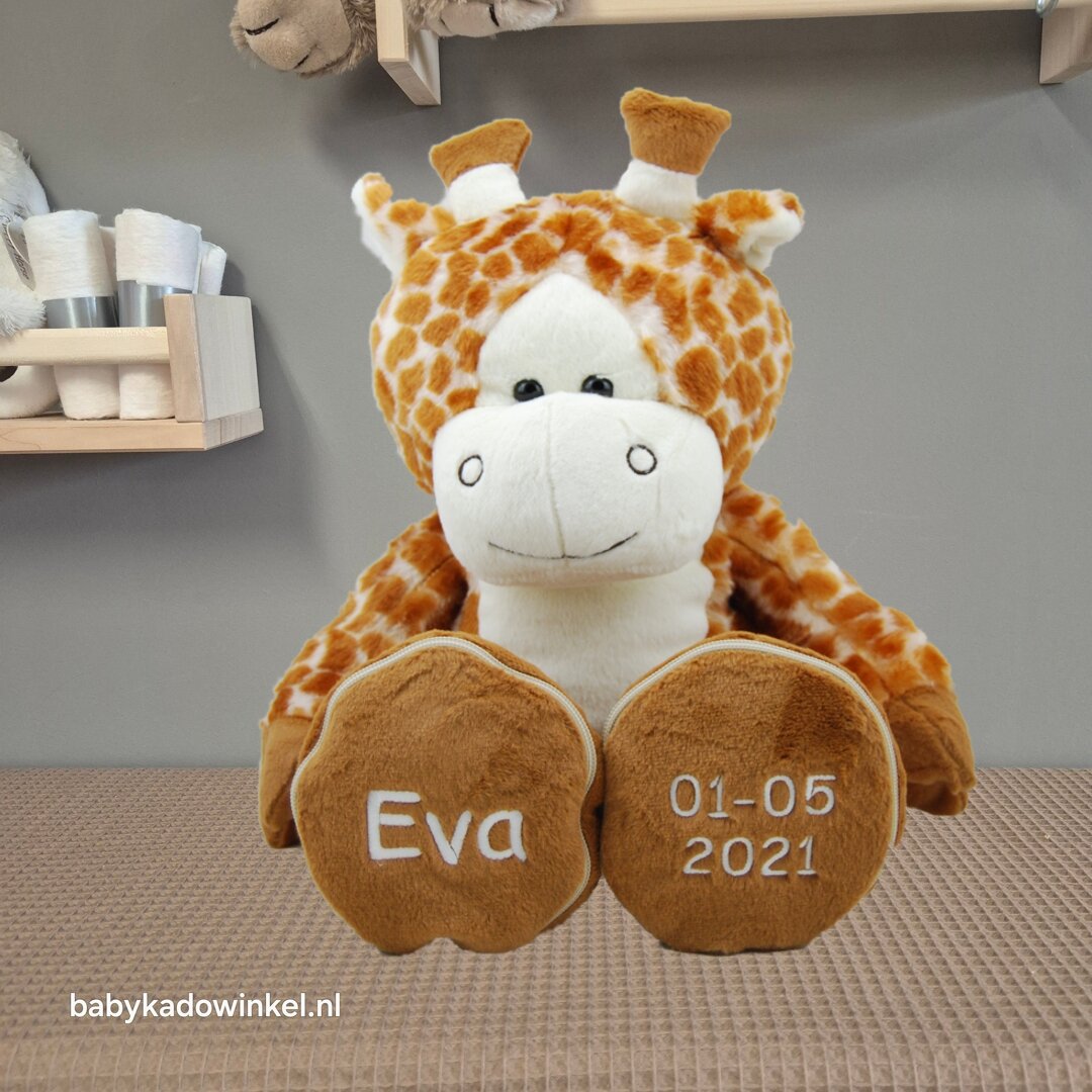 Liefdevol, uniek en gepersonaliseerd &ndash; deze giraf knuffel wordt een blijvende herinnering aan de babytijd.