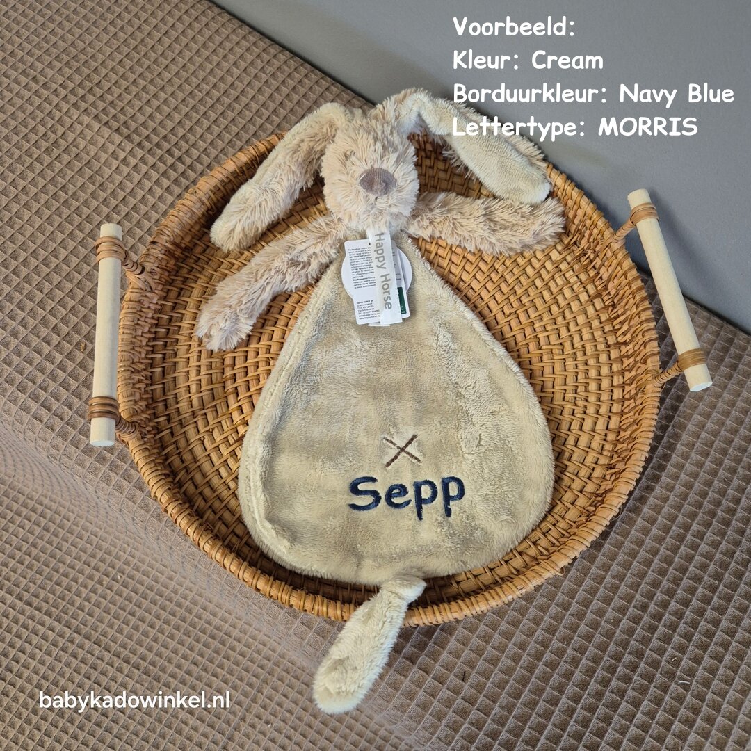 Badjasje of Badcape met naam en knuffeldoekje Rabbit Richie