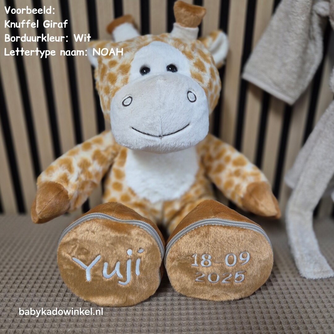 Knuffel 45 cm met naam en datum Giraf Yuji