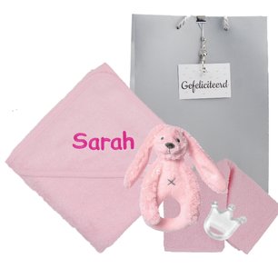 Badcape funnies babyroze met naam en rammelaar Badcape funnies babyroze met naam en rammelaar