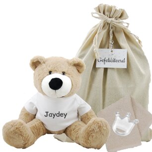 Knuffel Beer Vic Cream 45 cm met naam op ecru shirtje Knuffel Beer Vic Cream 45 cm met naam op ecru shirtje