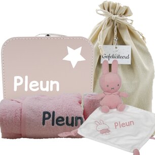 Babykoffertje roze met badjasje en nijntje roze met naam Babykoffertje roze met badjasje en nijntje roze met naam