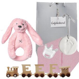 Houten naamtreintje met rammelaar pink Houten naamtreintje met rammelaar pink