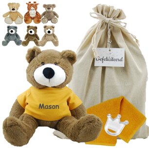 Knuffel Beer met naam op okergeel shirtje Knuffel Beer met naam op okergeel shirtje