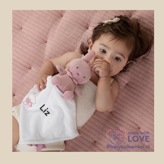 Babykoffertje roze met nijntje Kraamcadeau met naam