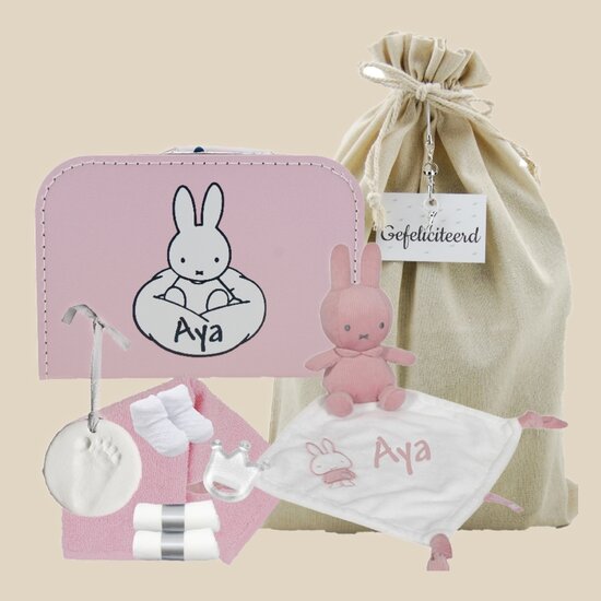 Babykoffertje roze met nijntje Kraamcadeau met naam
