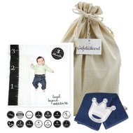 Lulujo Baby's First Year Swaddle & Cards - Loved beyond measure Lulujo Baby's First Year Swaddle & Cards - Loved beyond measure