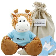 Knuffel Giraf met naam op babyblauw shirtje Knuffel Giraf met naam op babyblauw shirtje
