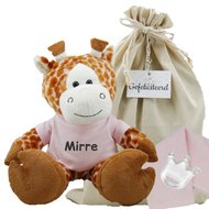 Knuffel Giraf met naam op roze shirtje Knuffel Giraf met naam op roze shirtje