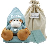 Knuffel Giraf met badcape stonegreen en naam Knuffel Giraf met badcape stonegreen en naam