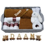 Babymand badcape brown clay met naam en naamtreintje Babymand badcape brown clay met naam en naamtreintje