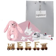 Houten naamtreintje met rammelaar pink