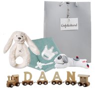 Houten naamtreintje met rammelaar ivory