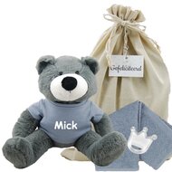 Knuffel Beer Vic Grey met naam op grijs shirtje Knuffel Beer Vic Grey met naam op grijs shirtje
