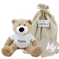 Knuffel Beer Vic Cream 45 cm met naam op wit shirtje Knuffel Beer Vic Cream 45 cm met naam op wit shirtje