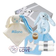 Babycadeaudoosje met knuffeldoekje babyblauw met naam