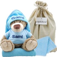 Knuffel Beer Bella met badcape en shirtje babyblauw met naam