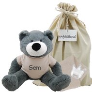 Knuffel Beer Vic Grey met naam op cream shirtje
