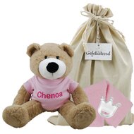 Knuffel Beer Vic Cream met naam op babyroze shirtje