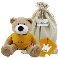 Knuffel Beer Vic Cream met naam op okergeel shirtje Knuffel Beer Vic Cream met naam op okergeel shirtje