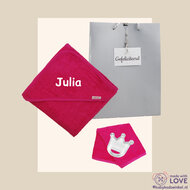 Badcape fuchsia Kraamcadeau met naam